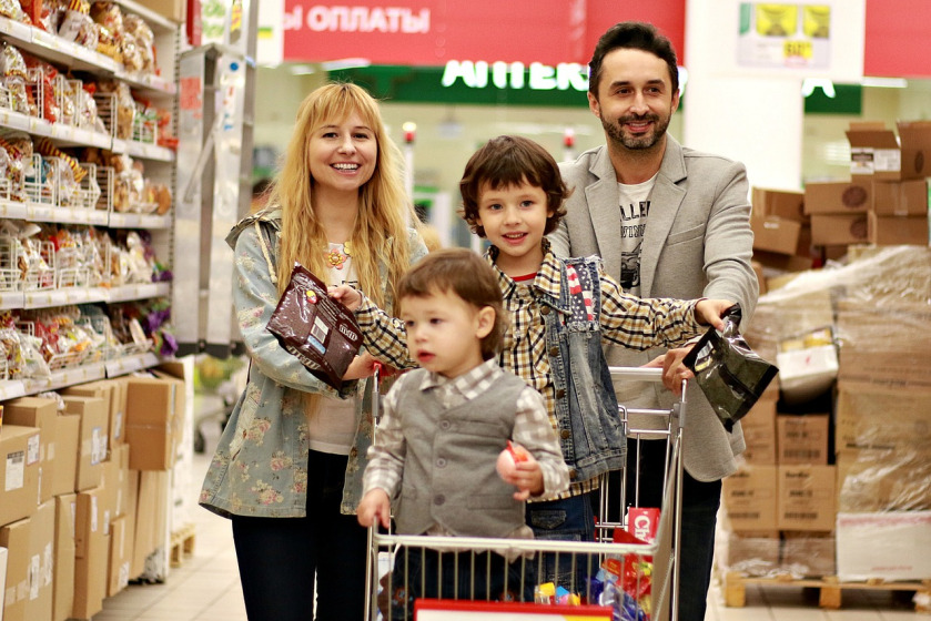 family with shopping cart