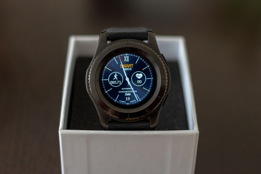 smartwatch with heart rate for gym tracking